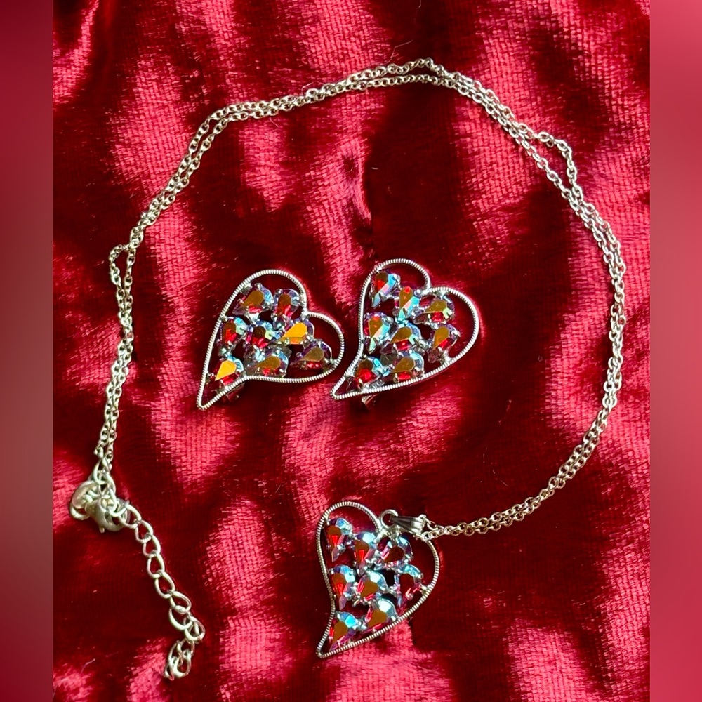 RARE B David Mid-Century Beautiful Aurora Borealis Heart Earrings & Pendant